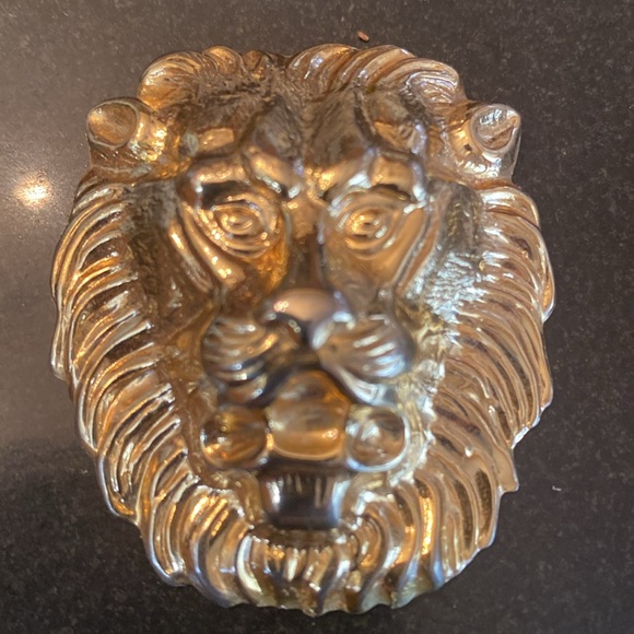 Jewelry - Lion Head Medallion
